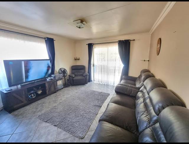 3 BEDROOM HOUSE FOR SALE IN MISTY BAY